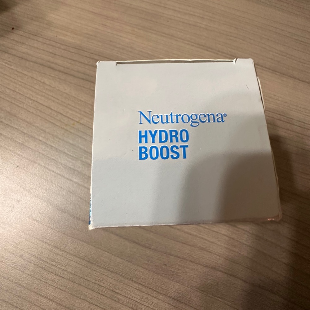 Neutrogena Hydro Boost Gel-Cream Box - Picture 3 of 3